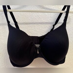 Victoria’s Secret body by Victoria lined perfect coverage, size 38D, black